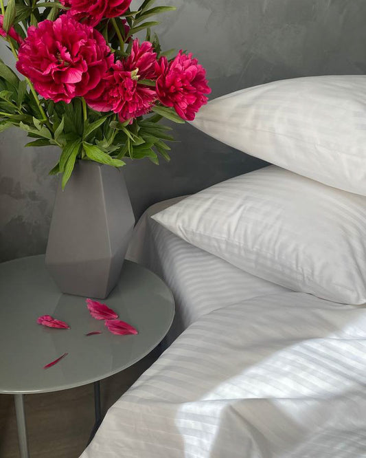 Комплект постільної білизни із страйп-сатину. Білий