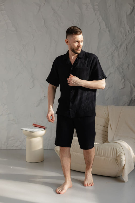 Чоловіча піжама з мусліну, комплект сорочка і шорти, літній домашній костюм. Вигляд в повний ріст