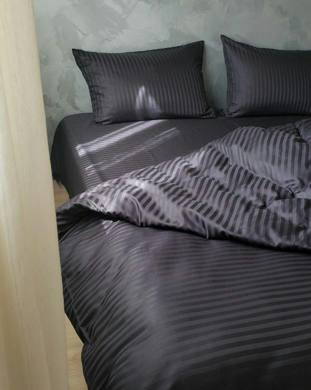Коплект постільної білизни із страйп-сатину. Чорний