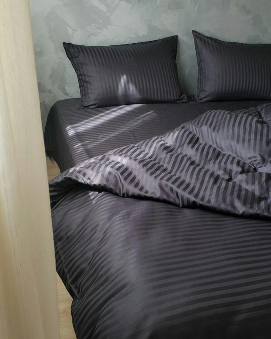 Коплект постільної білизни із страйп-сатину. Чорний