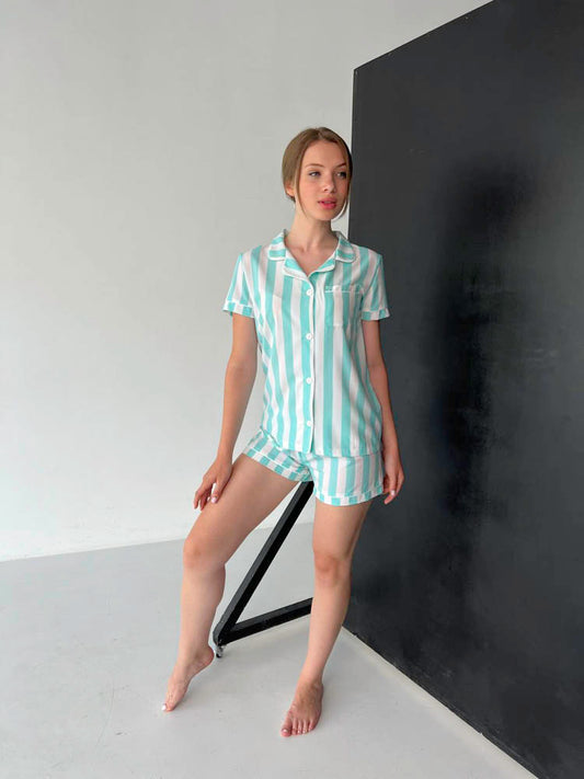 Жіноча піжама м'ятна в смужку з тканини штапель. Комплект сорочка з шортами.