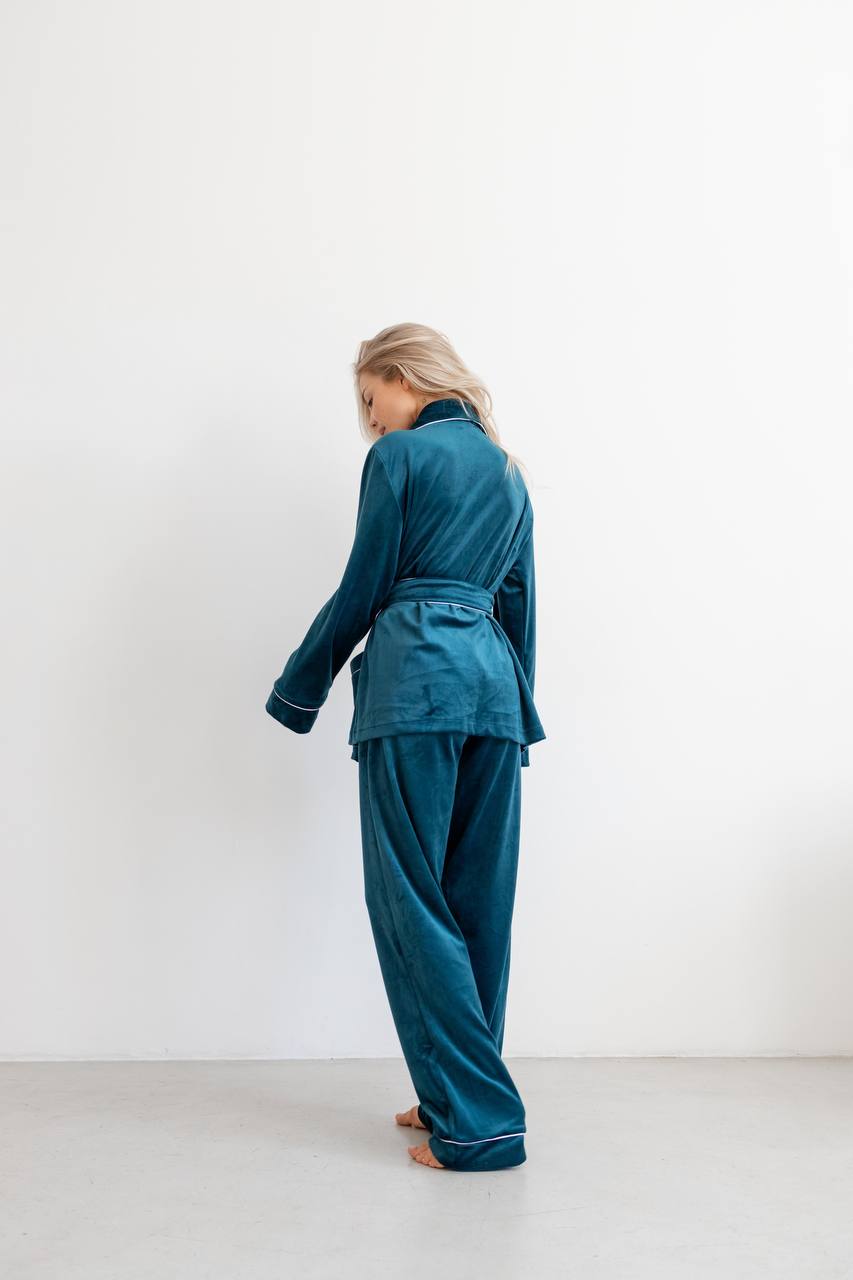 Тепла жіноча піжама на запах з м'якого велюру в смарагдовому кольорі – ідеальний вибір для затишних вечорів вдома!