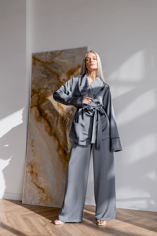 Костюм в піжамному стилі, жіноча піжама "Estelle"Сірий з тканини Королівський ШовкКостюм в піжамному стилі, жіноча піжама Сірий з тканини Королівський Шовк