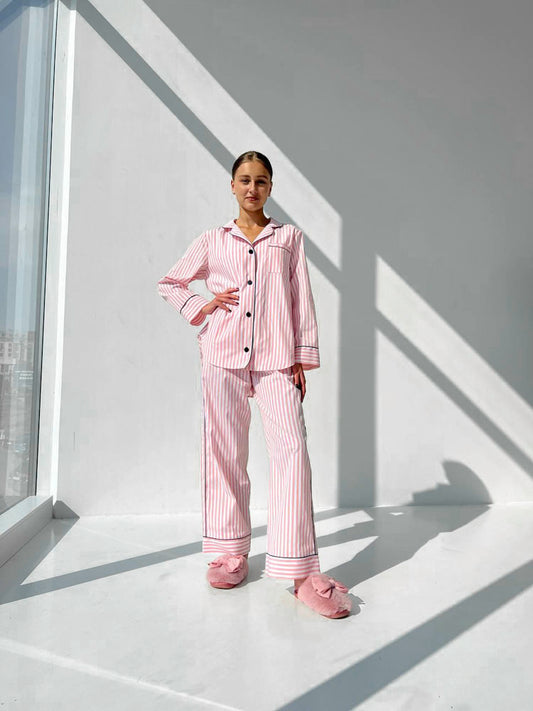Жіноча піжама в полоску, колір рожевий з тканини штапель. Комплект сорочка довгий рукав і штани.