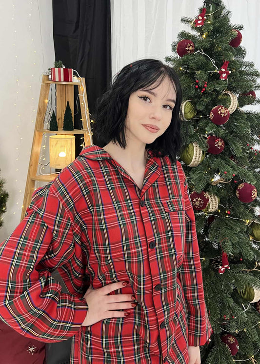 Жіноча піжама в клітинку, колір червоний з натуральної тканини. Комплект сорочка довгий рукав і штани в широку клітинку.