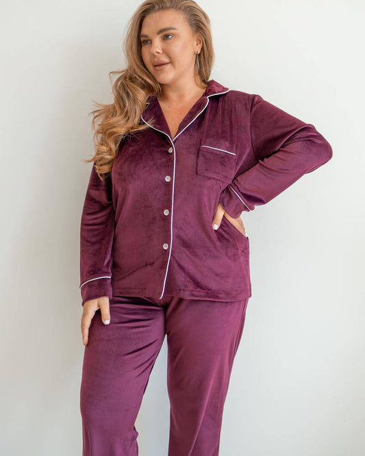 Затишна тепла піжама на ґудзиках з велюру в елегантному кольорі марсала: насолоджуйтеся комфортом та стилем у будь-який час доби