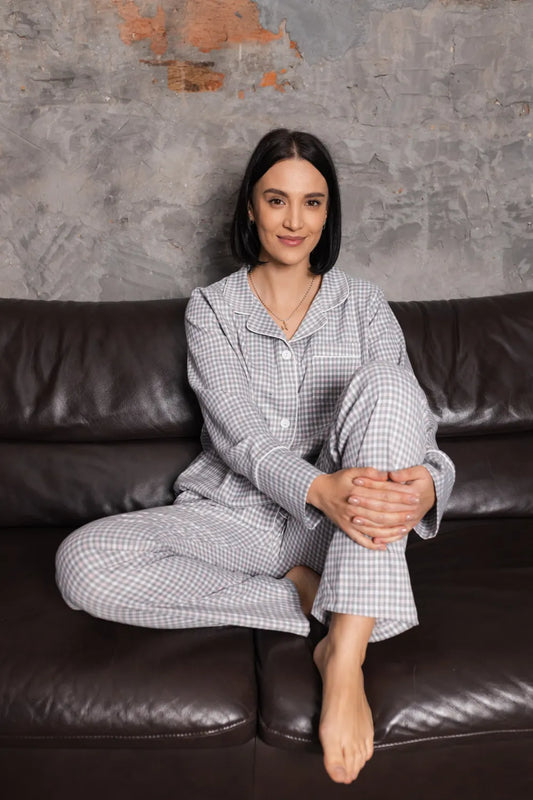 Сірий комплект піжами для жінок у клітинку, котон преміум‑якості, довгий рукав і штани – ідеальний вибір для сну