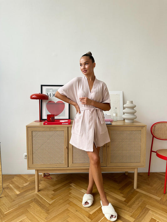 Жіночий короткий мусліновий халат Hawaii у пудровому кольорі