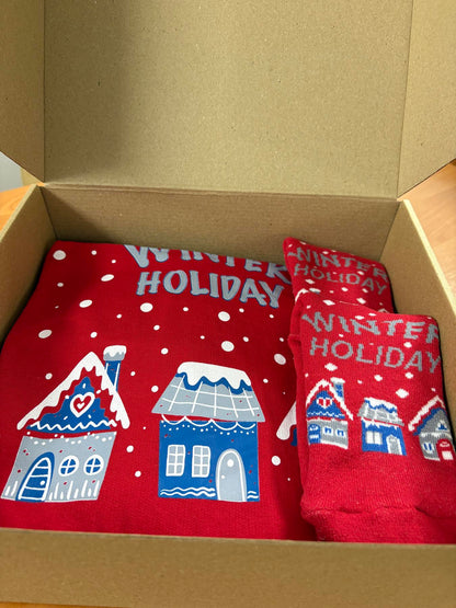Подарунковий бокс Winter Holiday для жінок — червоно-синя піжама та махрові шкарпетки