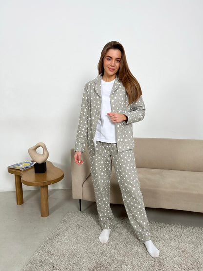 Жіноча тепла піжама з фланелі з білими зірочками на сірому, комплект сорочка і штани