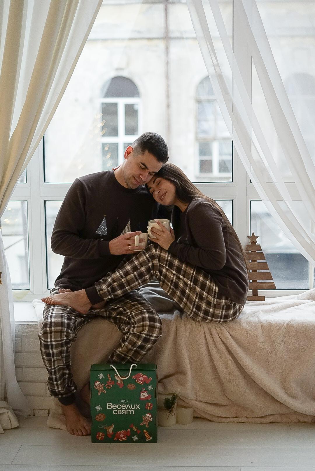 Жіноча тепла піжама “Святковий Затишок”, комплект свитшот і штани шоколадний колір з клітинкою