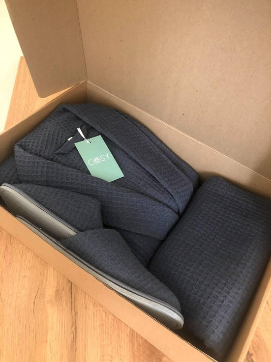 Чоловічий подарунковий набір Сапфір2 ХКР: халат, капці, рушник у коробці, темно-синій