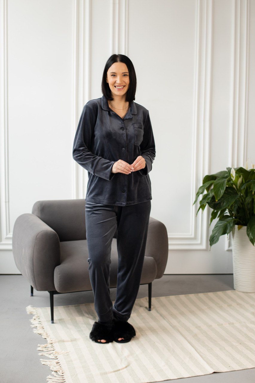 жіноча піжама з велюру-плюш. Теплий домашній комплект: сорочка на ґудзиках та 