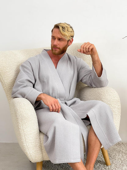 Подарунковий набір 'Gentleman’s Comfort': халат з вафельної бавовни та рушник 70×140 см, світло-сірий
