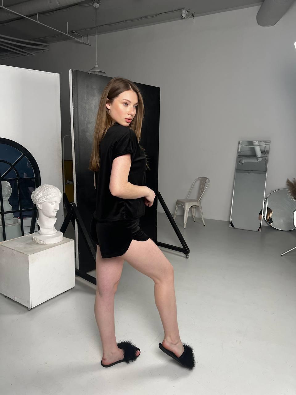 Чорна велюрова піжама футболка та шорти BOBRAND