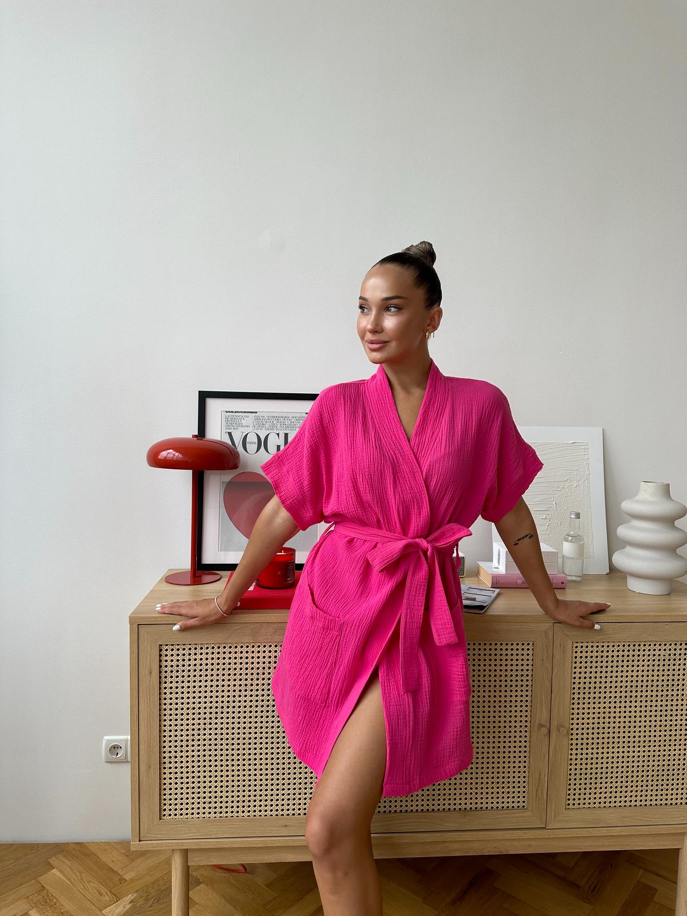 Жіночий короткий халат із мусліну малиновий, Hawaii