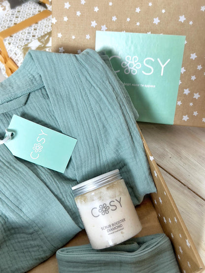 Жіночий подарунковий набір Oliva з халатом, пов'язкою для волосся і скрабом, темно-оливковий