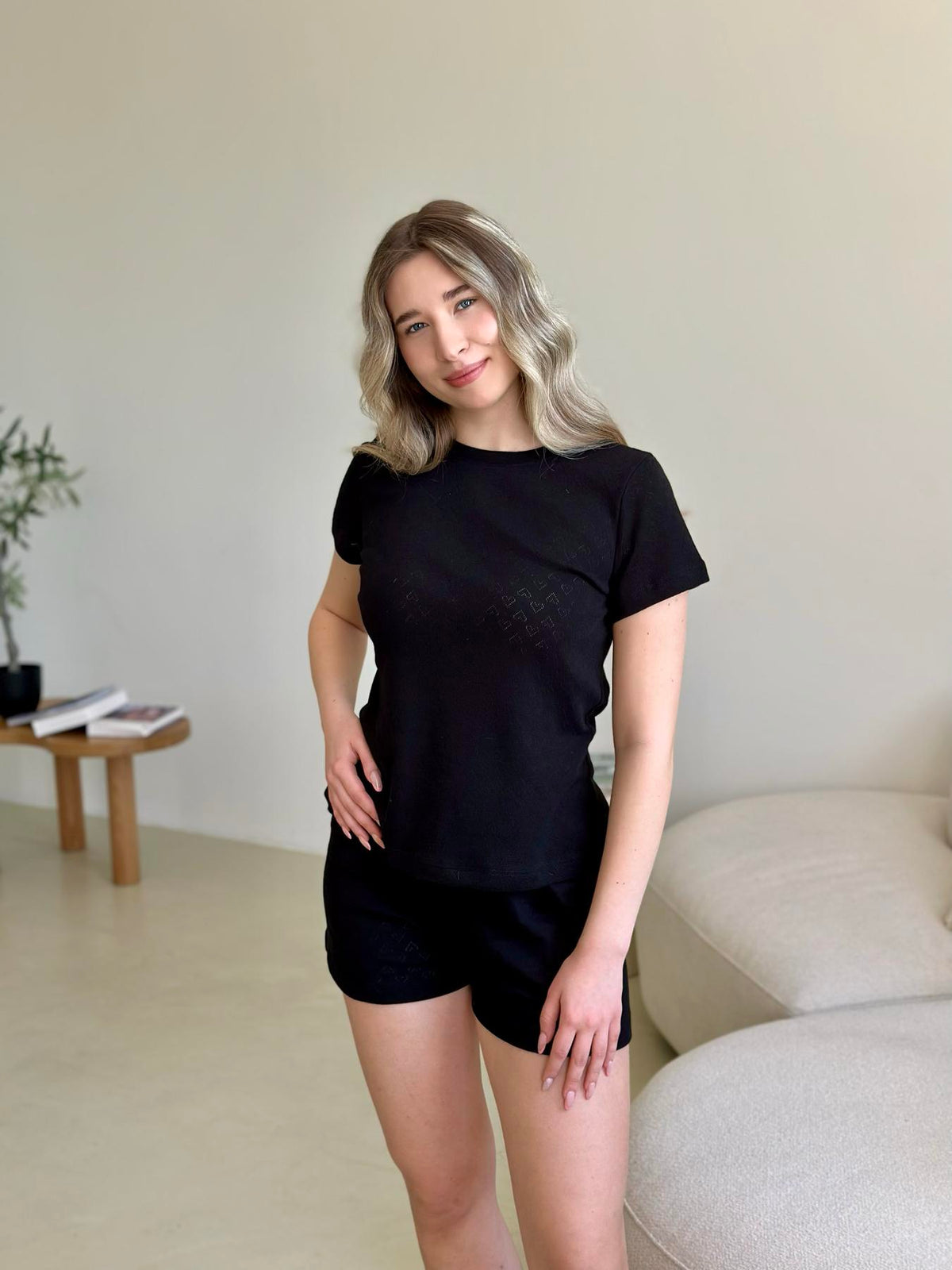 Жіноча піжама футболка+шорти Rose Amour, чорна, Рібана рожевий — фото 3