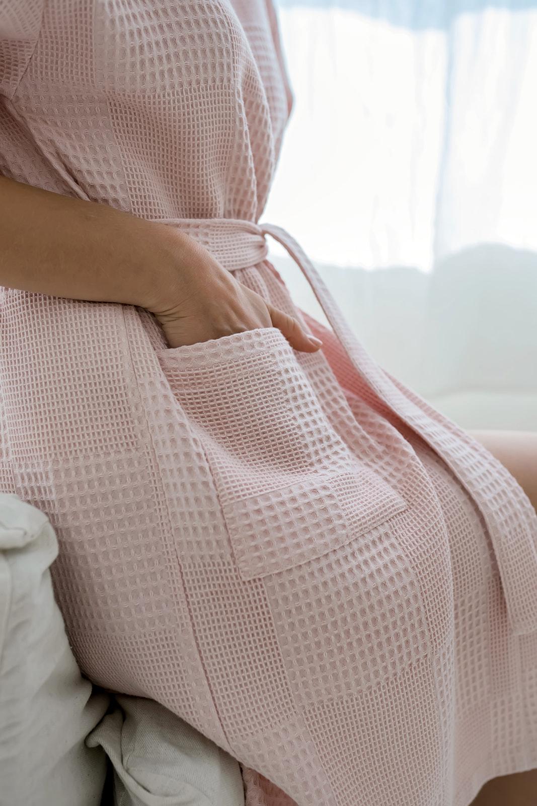 Жіночий подарунковий набір Мозаїка з халатом і рушником у коробці, колір пудра