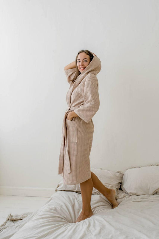 Жіночий подарунковий набір Bella з халатом капюшон, рушник, резинка для волосся, парфумований скарб беж, бавовна