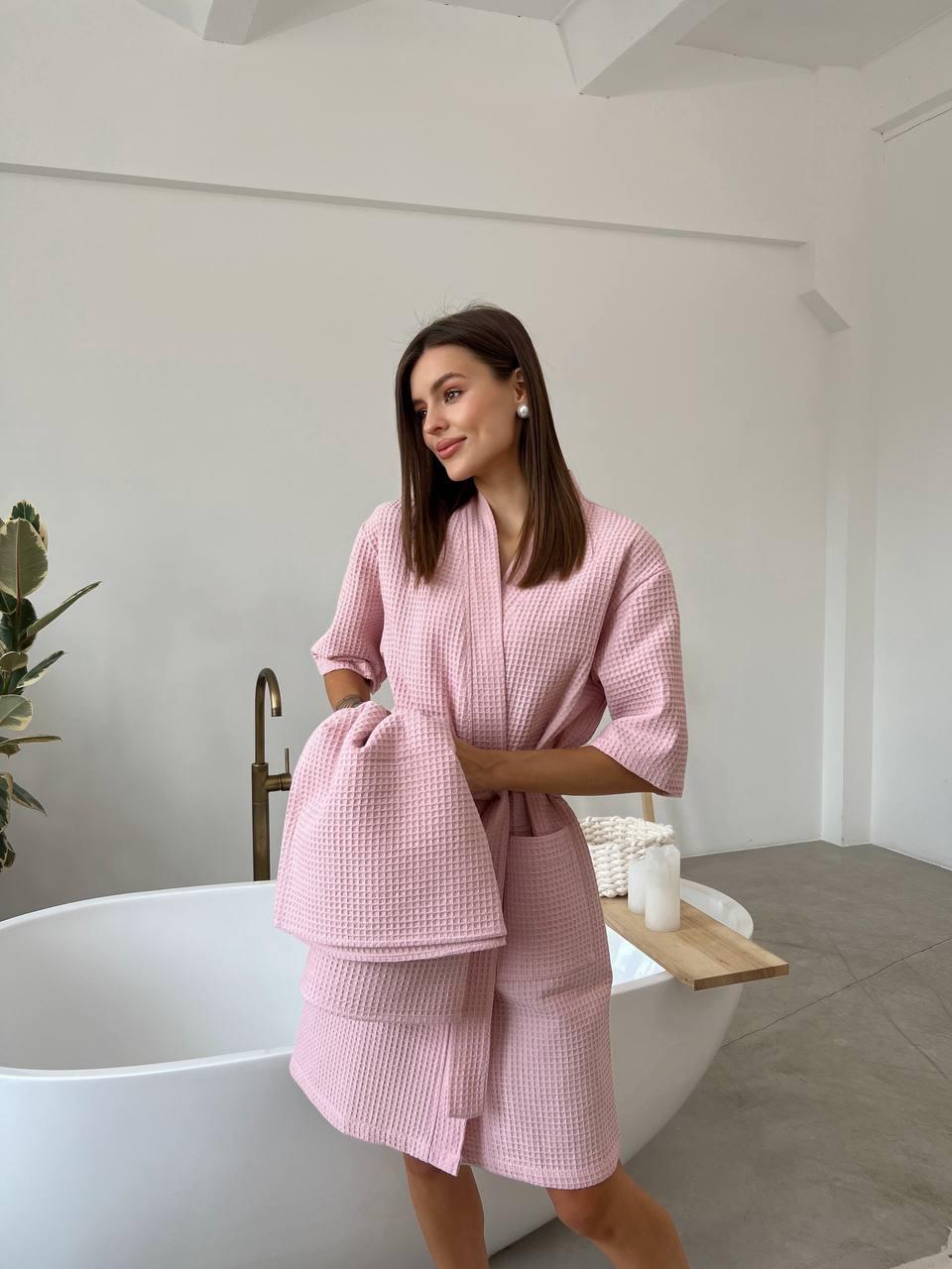 Жіночий подарунковий набір Barbie рожевий: халат та рушник