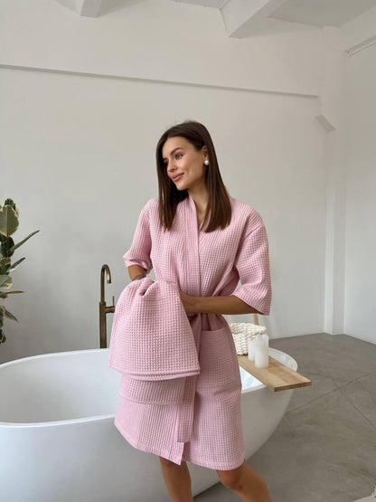 Жіночий подарунковий набір Barbie рожевий: халат та рушник