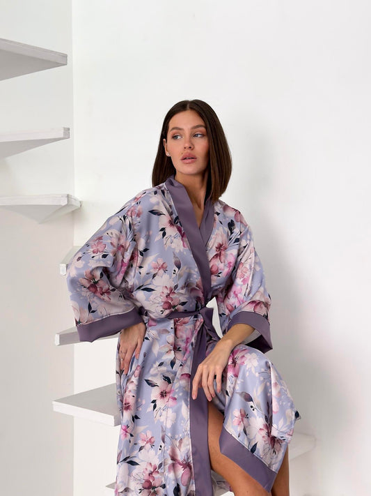 Жіночий довгий халат кімоно Morning Bloom квіти на лавандовому кольорі