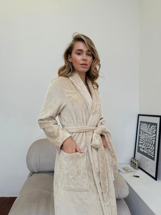 Жіночий теплий халат з велсофту, шалевий комір, яскраві малюнки тварин, колір капучіно