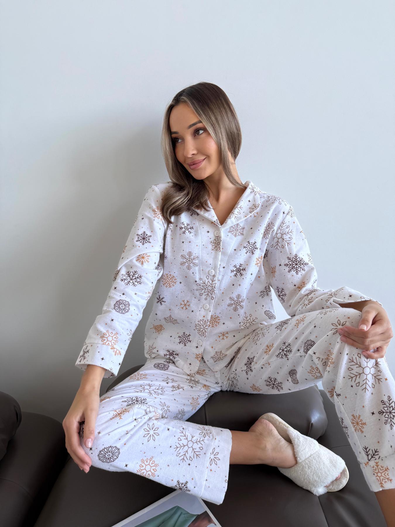 Жіноча тепла піжама з фланелі Сніжинки, комплект сорочка і штани білий принт