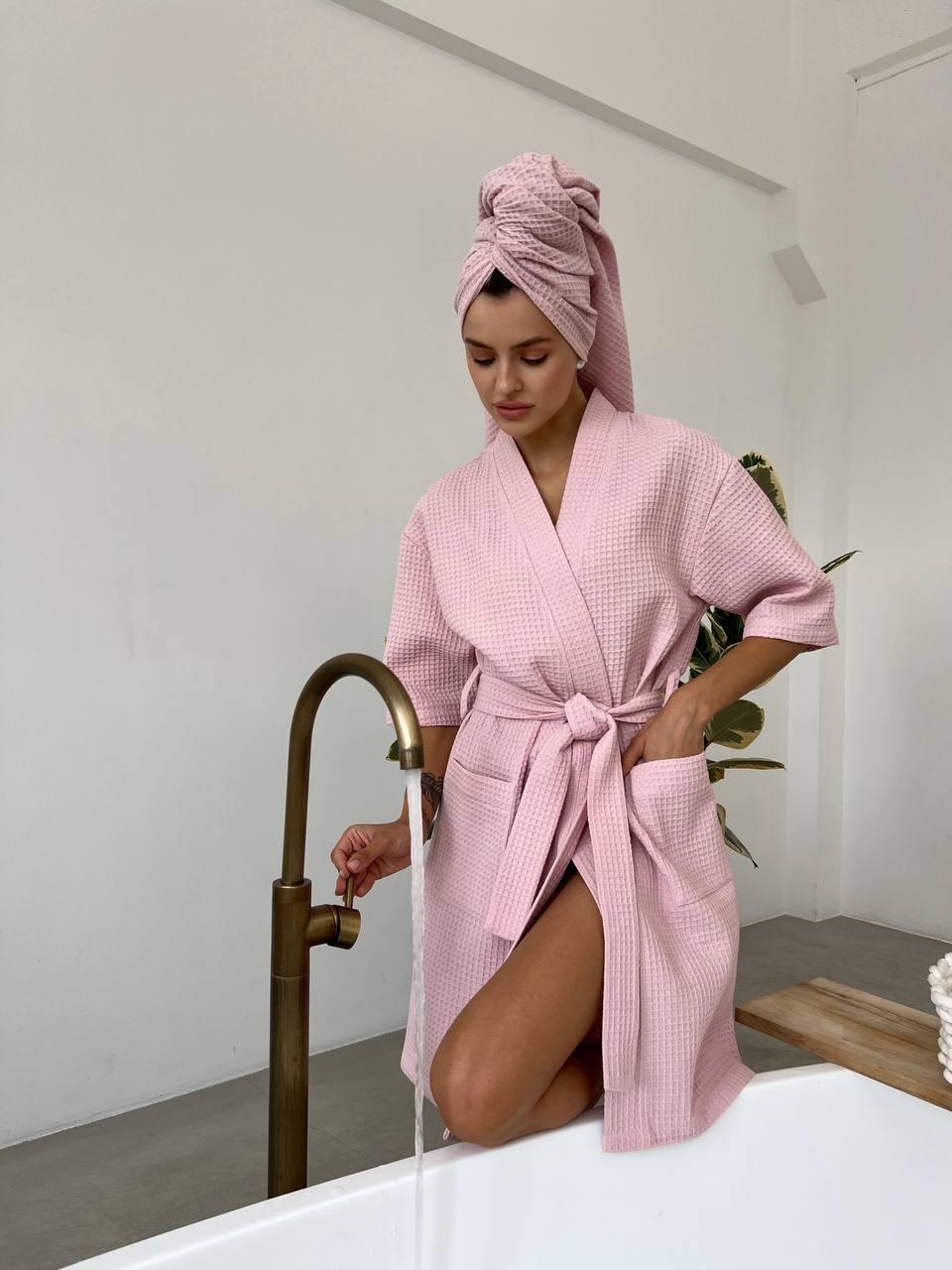 Жіночий подарунковий набір Barbie рожевий: халат та рушник