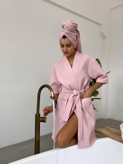 Жіночий подарунковий набір Barbie рожевий: халат та рушник