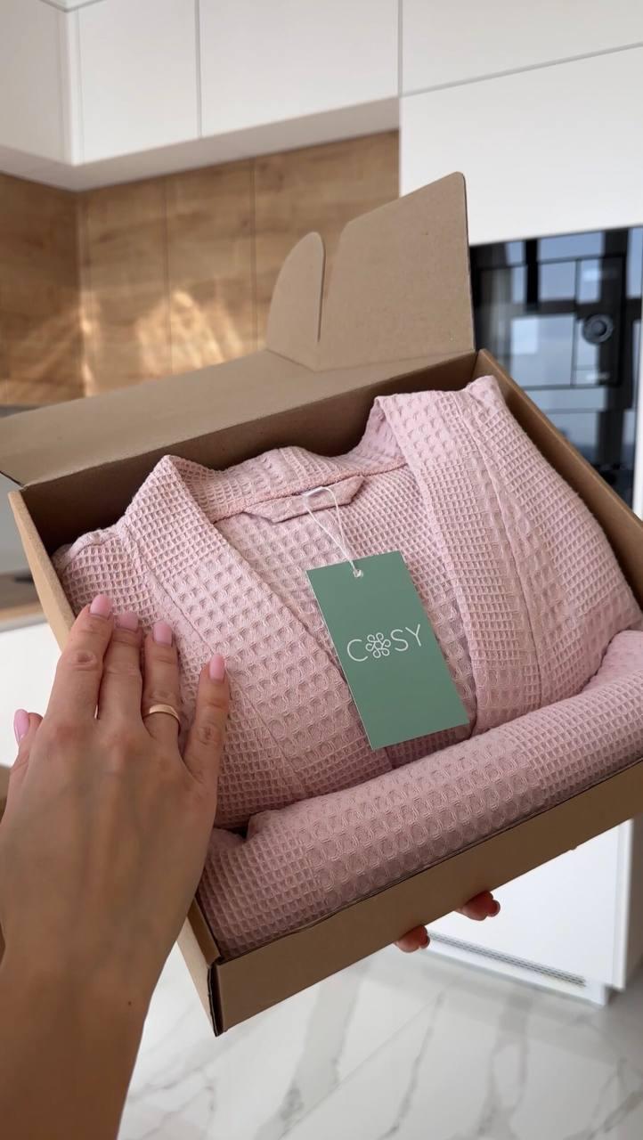 Жіночий подарунковий набір Мозаїка з халатом і рушником у коробці, колір пудра