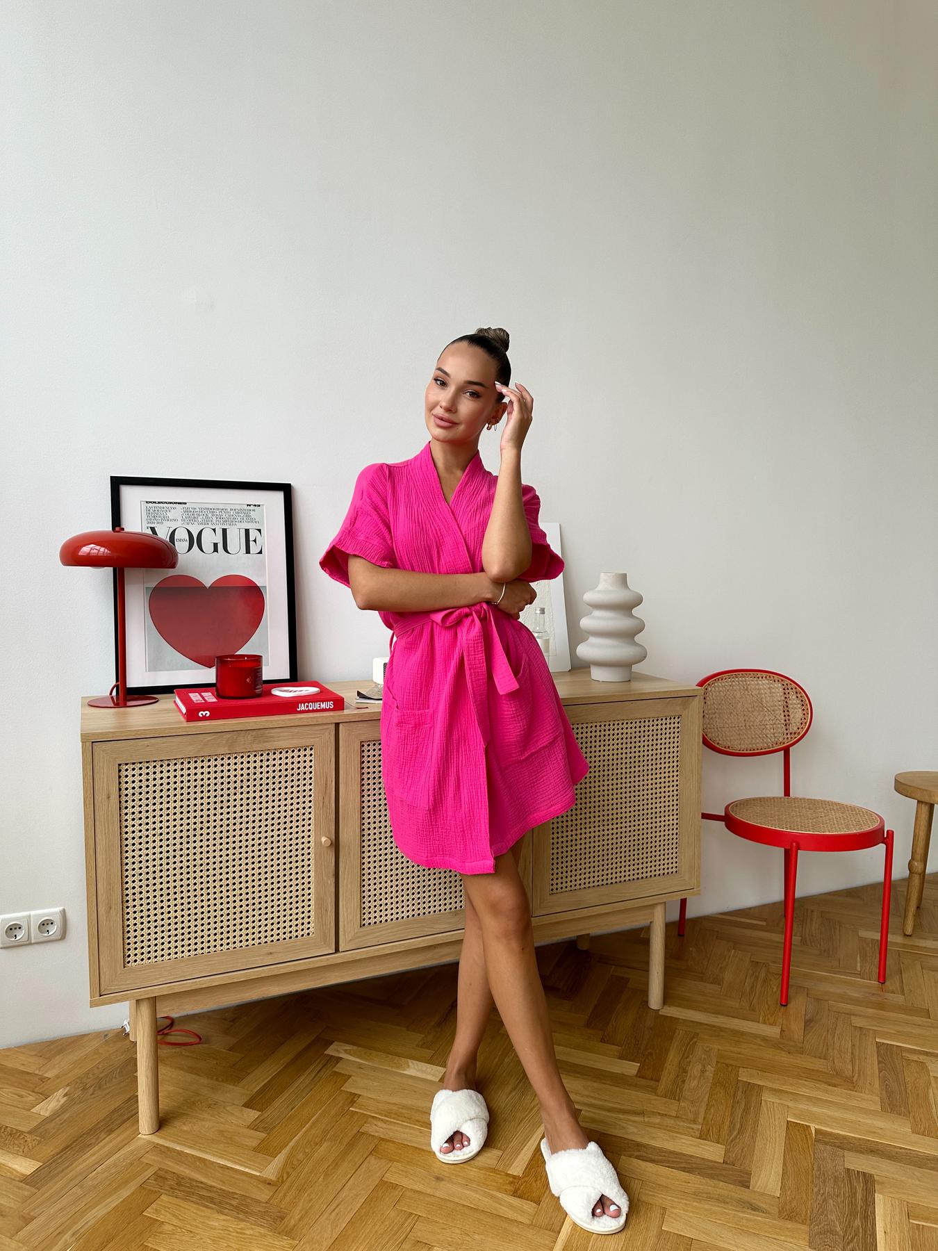 Жіночий короткий халат із мусліну малиновий, Hawaii