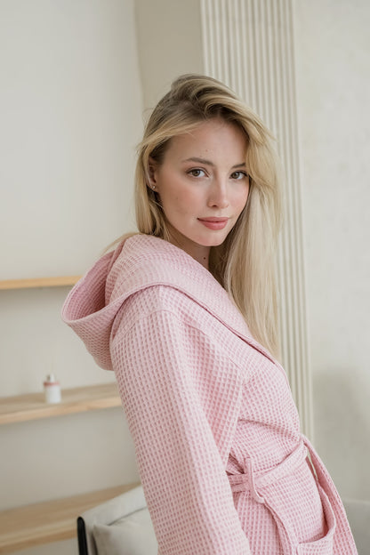 Жіночий банний халат з капюшоном рожевий, вафельний з бавовни
