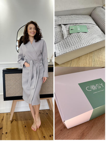 Жіночий подарунковий набір: вафельний халат і банний рушник, сірий колір