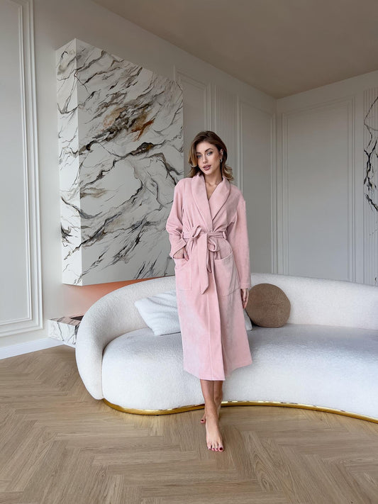 Жіночий велюровий халат на запах, персиковий Peach Fuzz, з накладними кишенями