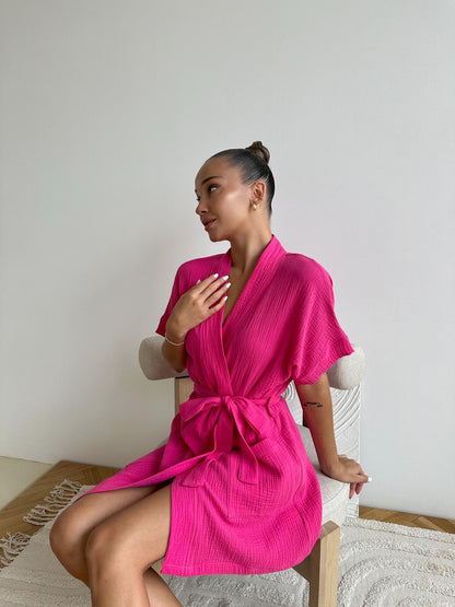 Жіночий короткий халат із мусліну малиновий, Hawaii