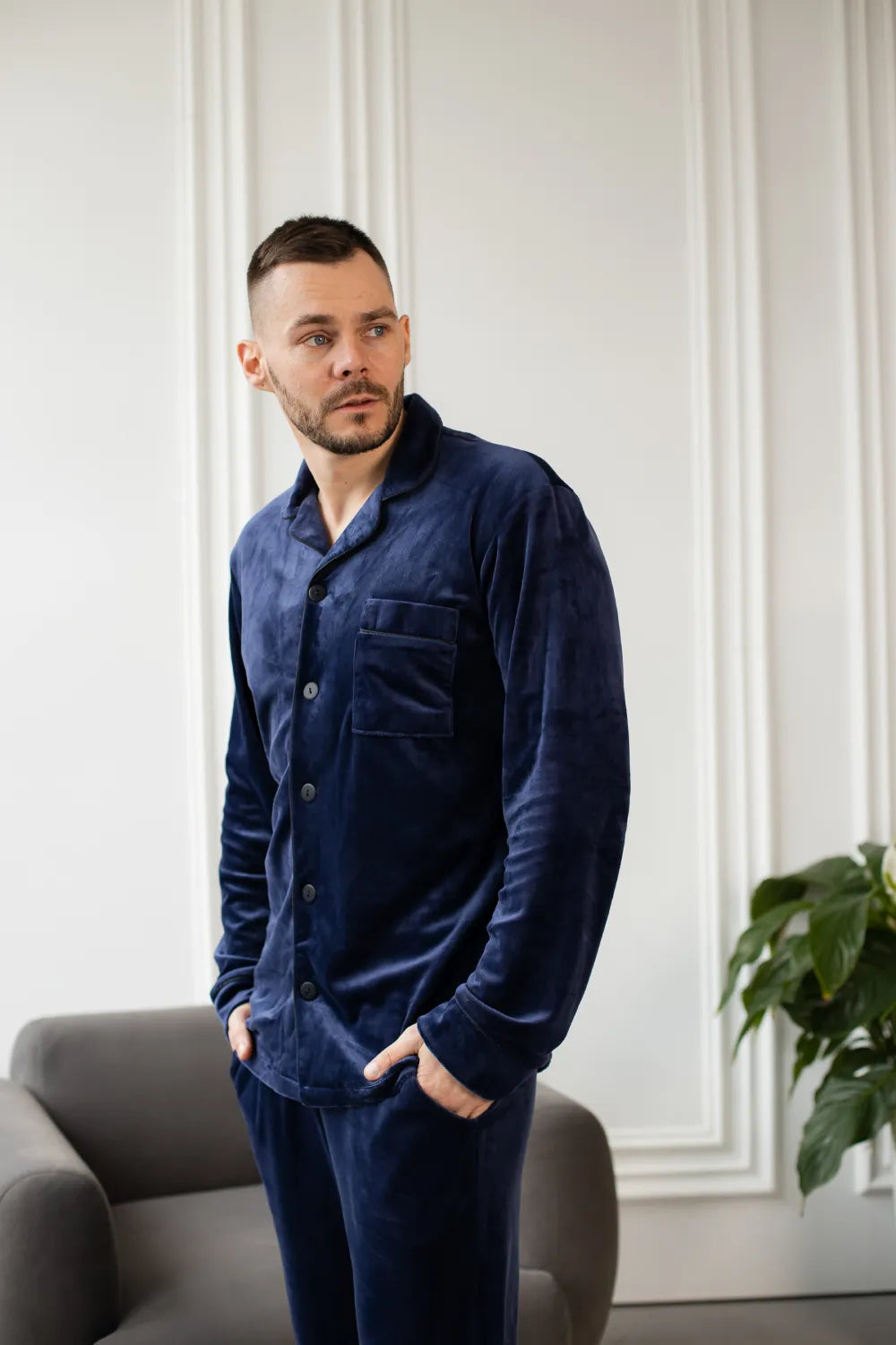 Синя махрова чоловіча піжама, тепла, стильна, підходить для холодних ночей – комфортний домашній костюм.  