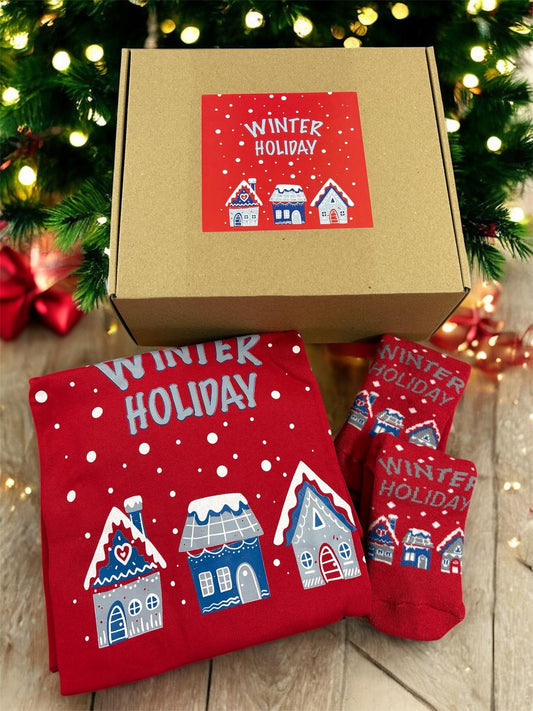 Подарунковий бокс Winter Holiday для жінок — червоно-синя піжама та махрові шкарпетки