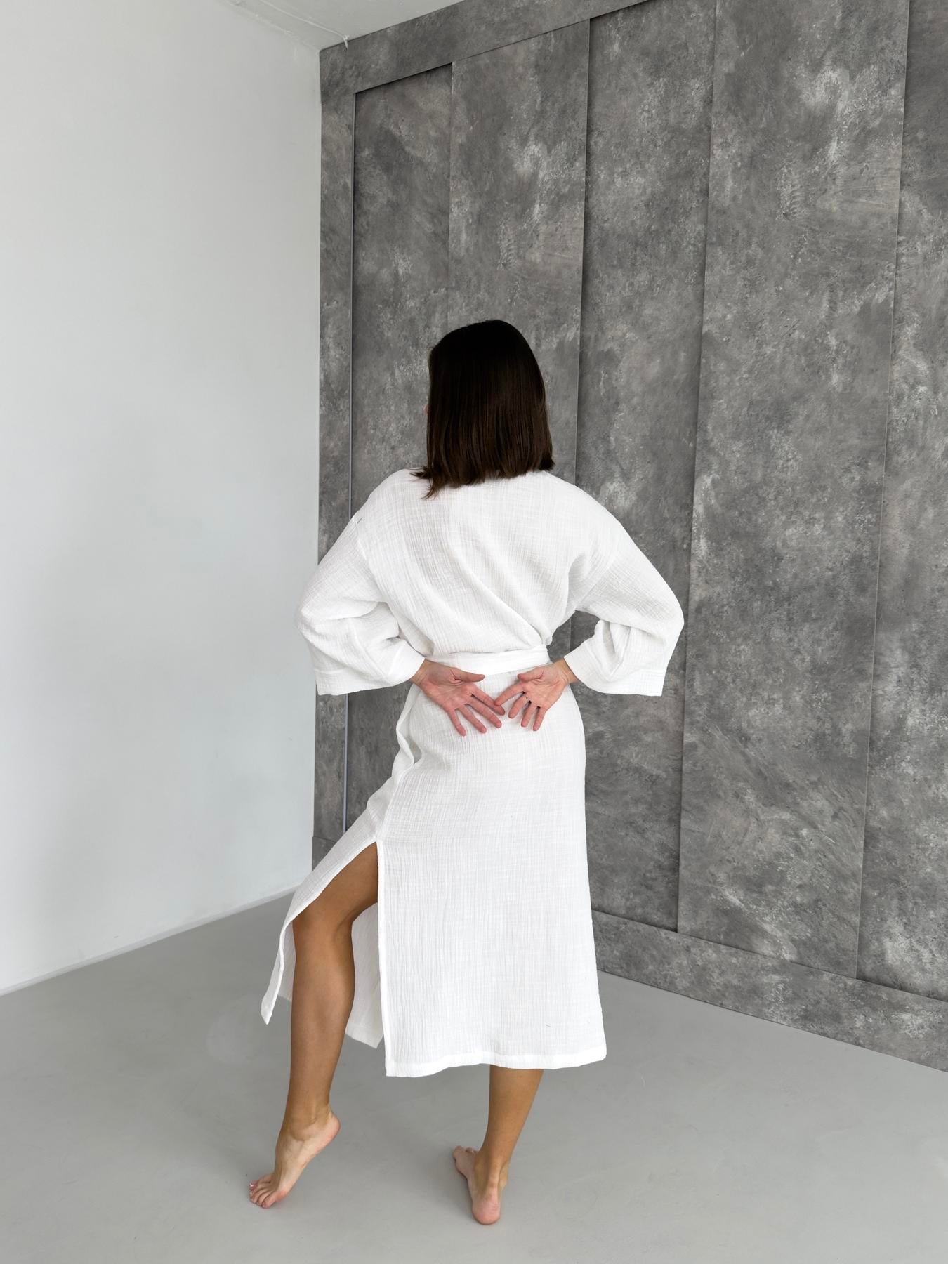 Жіночий довгий халат-кімоно з фактурного мусліну білий