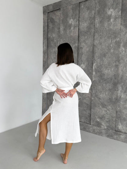Жіночий довгий халат-кімоно з фактурного мусліну білий