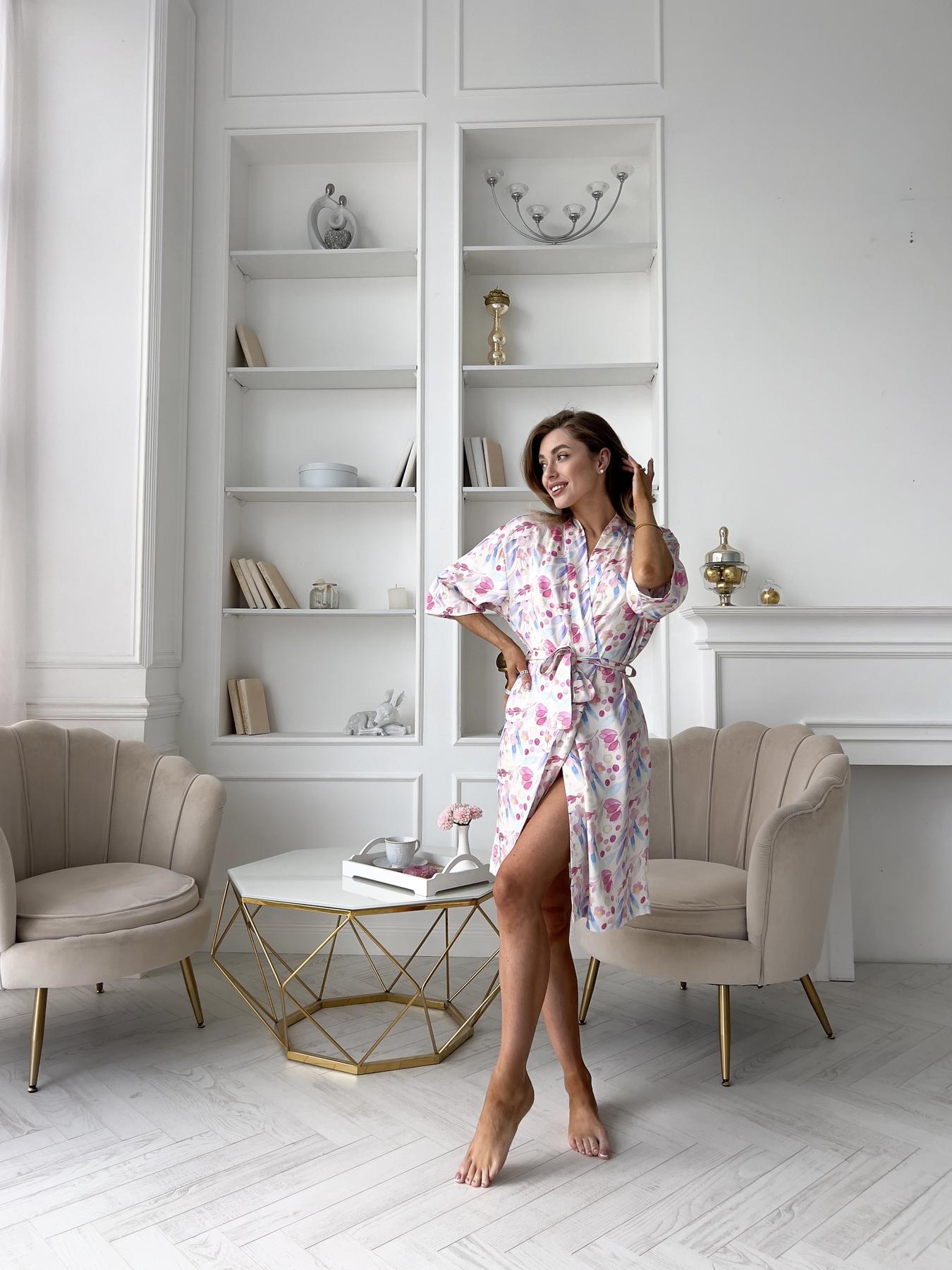 Жіночий халат з полірованого штапелю, молочний з акварельними квітами Aura