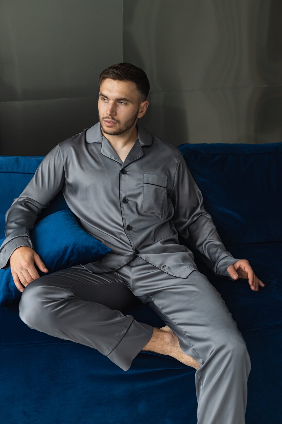 Застібка та деталі шовкової піжами BOBRAND