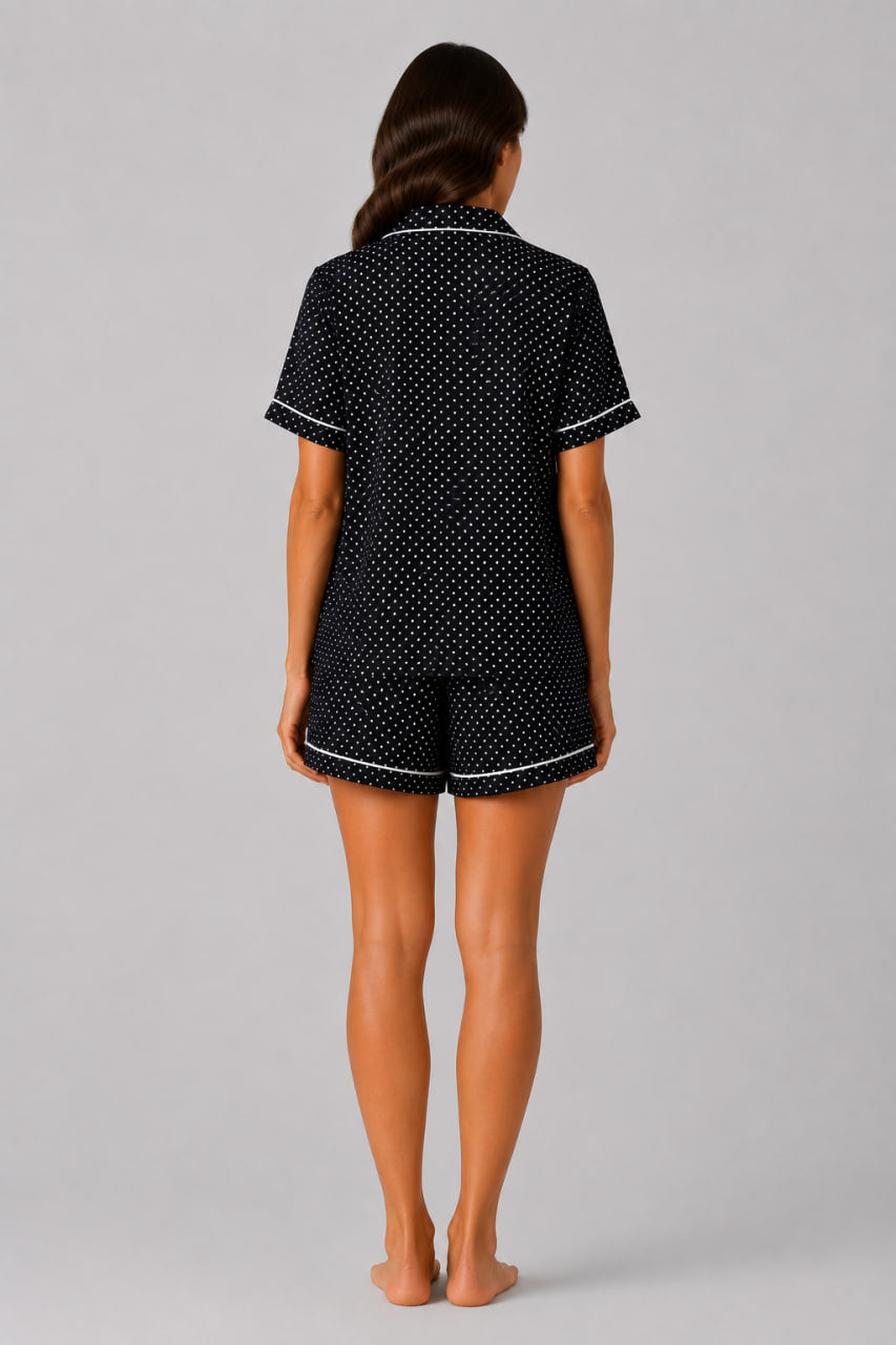 Деталі крою шортів жіночої піжами чорного кольору