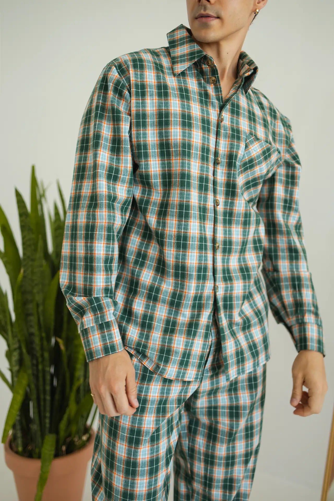 Чоловіча піжама в клітинку з байкової тканини, сорочка та штани, зелений колір 