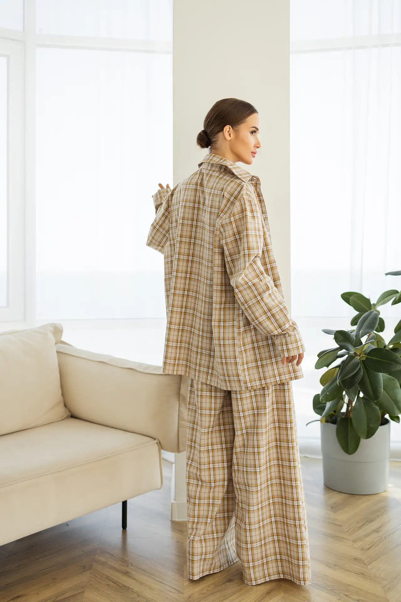Жіноча тепла піжама в клітинку, бежевий, з байки, довгий рукав і зручні штани – комфорт у спальні  
