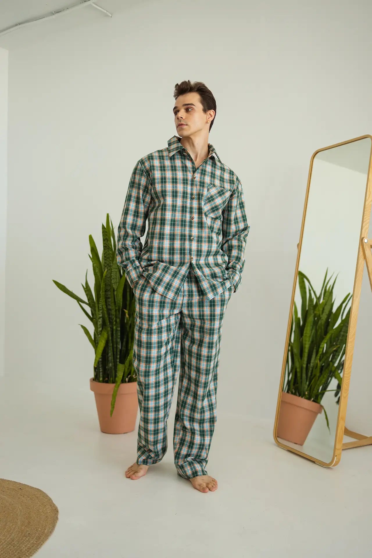  Стильна чоловіча піжама в клітинку, байковий матеріал, зелений, включає сорочку та штани  