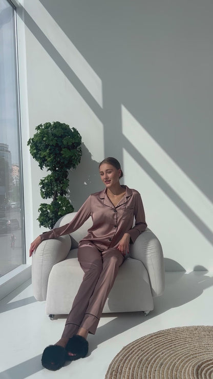 Жіноча піжама 3 в 1 Армані шовк. Сорочка, штани та шорти колір Беж