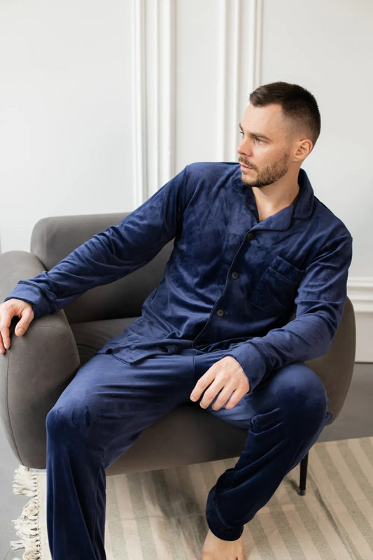 Синя махрова чоловіча піжама, тепла, стильна, підходить для холодних ночей – комфортний домашній костюм.  