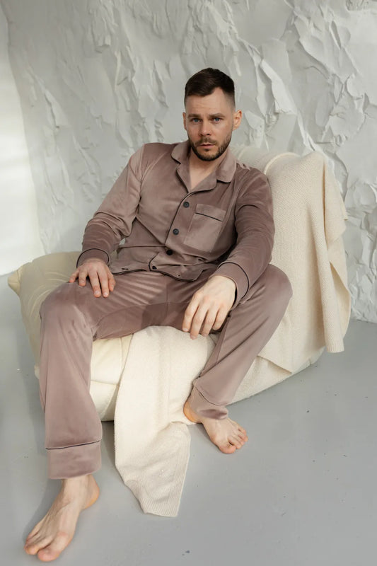 Чоловіча піжама в клітинку з плюшевого флісу, колір пудра, тепла, комфортна, ідеальна для зимових вечорів.  